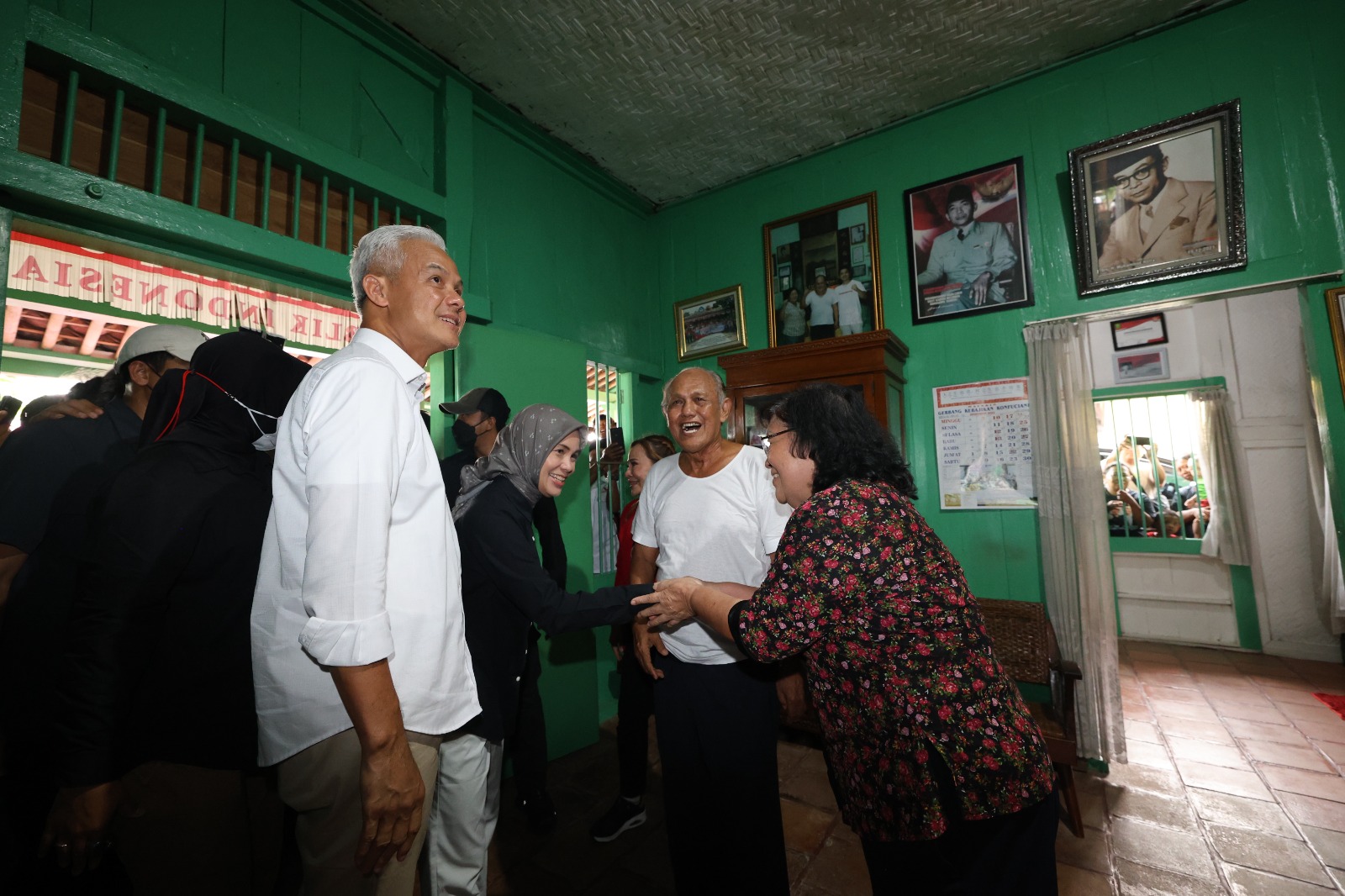 Ganjar Kunjungi Rumah Rengasdengklok, Dorong Generasi Muda Menghargai Sejarah.